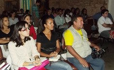 Estudantes acompanham a palestra de Nelson Ferreira