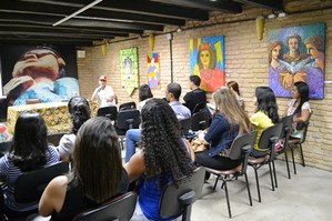 Estudantes participam de palestra sobre os movimentos sociais