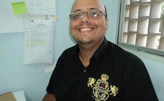 Professor Luiz Eduardo incentiva seus alunos para a produção científica