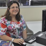 Professora vence prêmio nacional por pesquisa inovadora na área de Educação