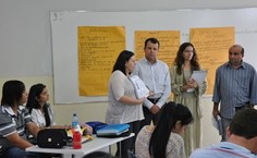 Carta aberta é entregue aos alunos e professores em salas de aula