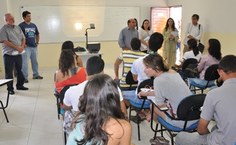 Rachel Rocha e pró-reitores Pedro Nelson, Simoni Meneghetti, Amauri Barros, Valmir Pedrosa e Eduardo Lyra conversam com alunos