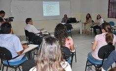 Reunião com professores e coordenadores de curso para discutir calendário acadêmico