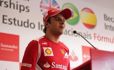 Felipe Massa parabenizando os universitários selecionados