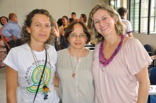 A coordenadora do Nusp (blusa rosa) Suely Nascimento com Inês Marcelino (Recide) e Margarete Pereira (facilitadora)