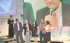 Maikel Marques, Marques de Melo, Rachel Rocha, Pradines e Valdice Gomes, na entrega da medalha Dênis Agra