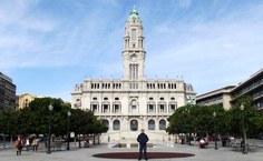 Vinicius em frente à Câmara Municipal de Portugal