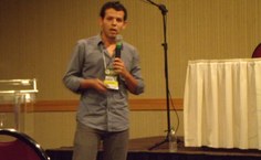 Lucas em apresentação oral durante o X CBCAV