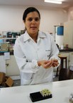 Fernanda explica procedimentos científicos para o estudo em Alagoas