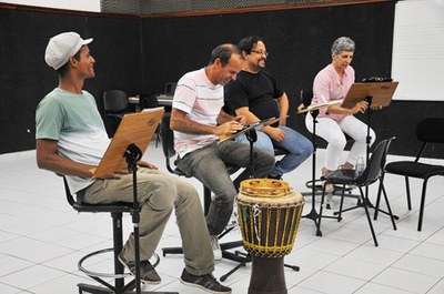 Banca avaliadora durante seleção de percussionista