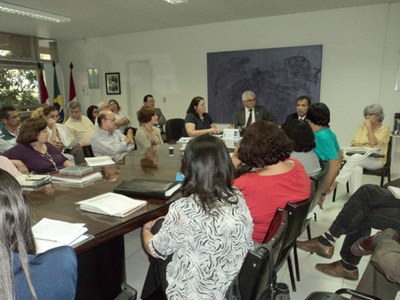 José Rubens em reunião com o reitor e diretores das unidades acadêmicas