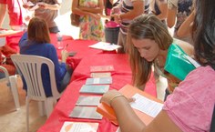 Alunos e professores conferem de perto lançamentos do Instituto Lukács