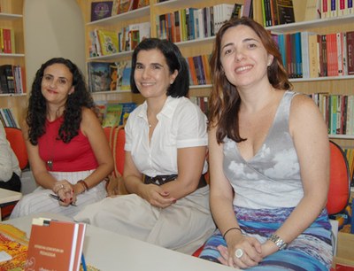 As professoras e autoras Edna Prado, Mercedes Carvalho e Giselly Moraes (da esquerda para a direita)