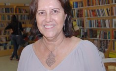 A diretora da Edufal, Stela Lameiras, falou sobre a parceria com a Editora Vozes e sobre a contribuição social da Série Estágios