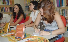 Manhã de autógrafos registra o lançamento da Série Estágios, na Edufal