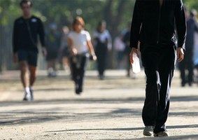 Alunos de Nutrição encerram disciplina com caminhada pelo campus