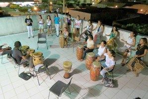 Grupo feminino de percussão tem apoio da Ufal