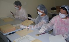 Pesquisadores higienizaram todo o material antes de armazená-lo e digitalizá-lo