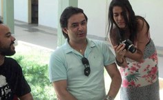 Da esquerda para a direita, Mayk Andreele (coordenador do projeto), Antônio (coordenador do curso de psicologia) e a aluna Bárbara Tenório, poetisa e fotógrafa do evento