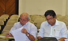 Avaliadores assistem às apresentações de representantes de unidades acadêmicas