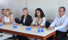 Mesa de abertura da aula inaugural: Theresinha Calado, diretora do ICBS, Sílvia Uchôa, da Propep, e os professores Professores Magna Suzana e Geraldo Brasileiro