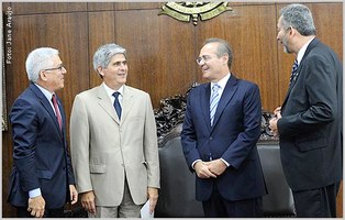 Reitor da Ufal e diretoria da Andifes são recebidos pelo presidente do Senado