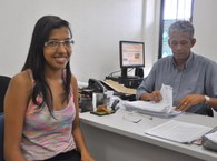 Alana faz matrícula no curso de Direito