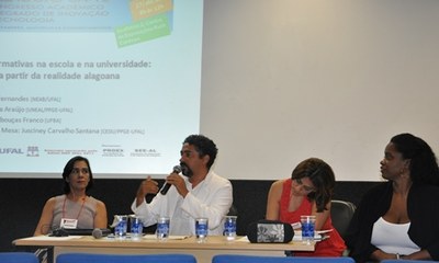 Clara Suassuna, Clébio Araújo, Nanci Helena e Jusciney Santana fizeram parte da mesa sobre ações afirmativas | nothing