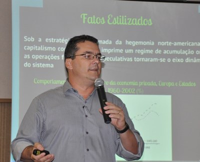 Fábio Guedes explicou o contexto das crises europeias e americana