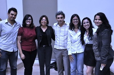 A equipe de assessoria do COS com Simoneide Araújo, coordenadora da Ascom Ufal, reforçando a parceria entre ambos | nothing
