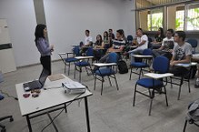 Professora Débora Assis comanda apresentação do curso de Engenharia de Petróleo