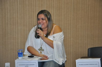 A professora e jornalista Alessandra Brandão iniciou os debates | nothing