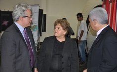 O reitor Eurico Lobo conversando com Ana Dayse, reitora honorária da Ufal, e o secretário da educação, Adriano Soares