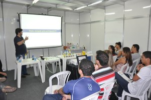 IQB promove oficina sobre experimentos com equipamentos de baixo custo