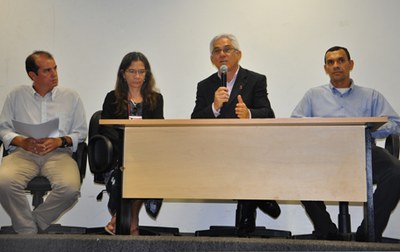 Reitor Eurico Lôbo preside mesa da solenidade de entrega dos certificados de excelência acadêmica