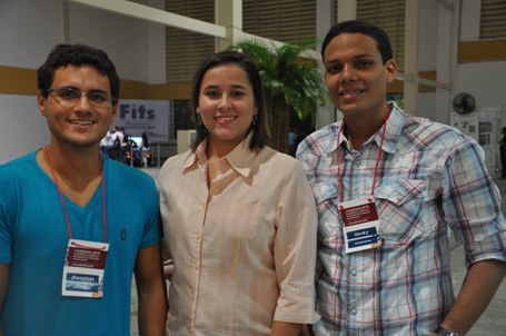 Jhonathan pino, jornalista da ascom, e os estudantes de Jornalismo, Ana Carolina e Deriky Pereira