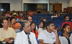 Alexandre Lima e Amauri Barros, da Prograd, professores e alunos da universidade participaram  do debate