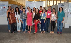 Professora Karol Fireman (blusa marrom, à esquerda) coordenando grupo de alunos pesquisadores do Campus Arapiraca