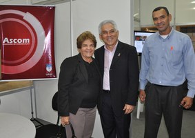 Reitora honorária visita instalações do congresso