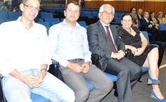 Secretário Eduardo Setton, pró-reitor de Gestão Institutcional da Ufal, Valmir Pedrosa, reitor Eurico Lôbo e vice-reitora Rachel Rocha comemoram o sucesso do 1º Alagoas Caiite