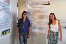 Estudantes Roselli Ferreira da Silva e Cleane Carla da Silva, premiadas em 1º Lugar pela apresentação de trabalho em pôster intitulado “Atividades lúdicas na escola: um desafio para o professor de ciências”.