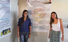 Estudantes Roselli Ferreira da Silva e Cleane Carla da Silva, premiadas em 1º Lugar pela apresentação de trabalho em pôster intitulado “Atividades lúdicas na escola: um desafio para o professor de ciências”.