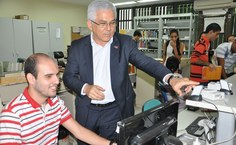 Reitor Eurico Lôbo realizou o cadastramento biométrico