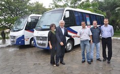 Entrega dos micro-ônibus