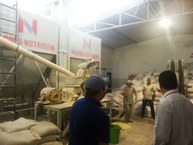 Depois de assinado o contrato, Jailton conheceu o espaço de produção de rações da empresa Nutribem