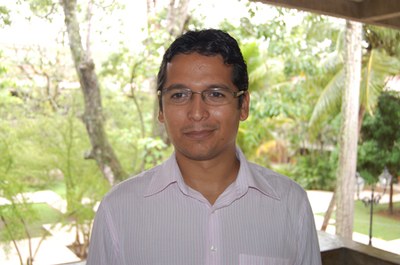 Professor Elton Lima Santos, coordenador do curso de Zootecnia | nothing