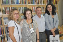 Maria Luiza Russo, diretora da Biblioteca Estadual, a jornalista Janayna Ávila e o professor Radjalma Cavalcante foram parabenizar a Edufal