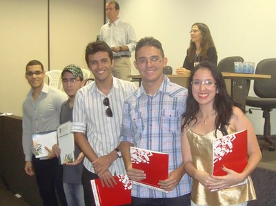 Salmom, ao centro, recebendo certificado de Excelência Acadêmica no 1º Alagoas Caiite | nothing