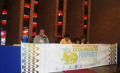 Eduardo Lyra coordenando uma das mesas de discussões no Forproex