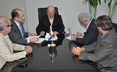 Governador em exercício assina o convênio